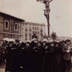 Balderas procesionando con el Nazareno (1)