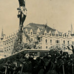 Balderas procesionando con el Nazareno